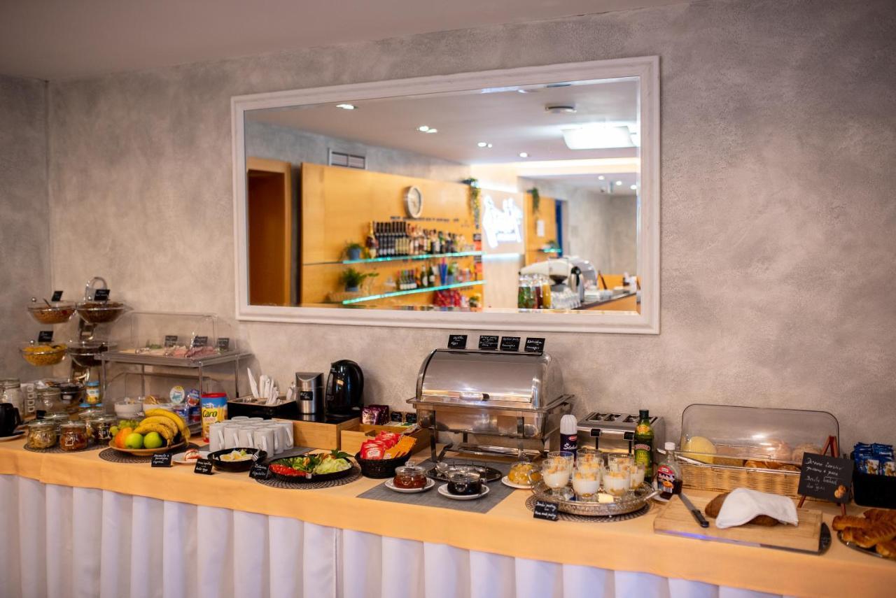Felicity Garni Hotel Bratislava Eksteriør billede