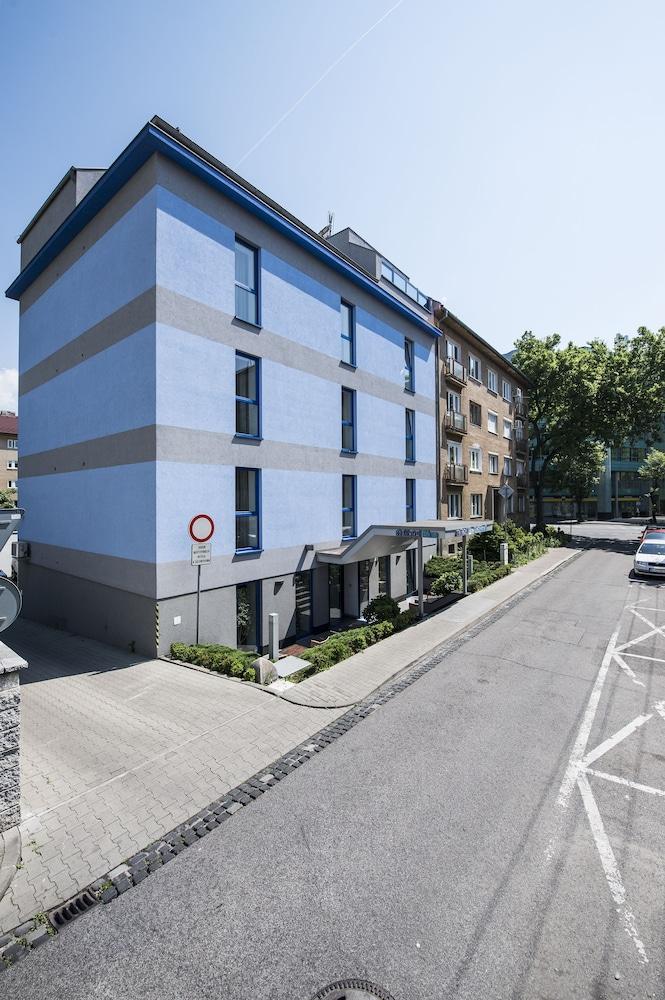 Felicity Garni Hotel Bratislava Eksteriør billede